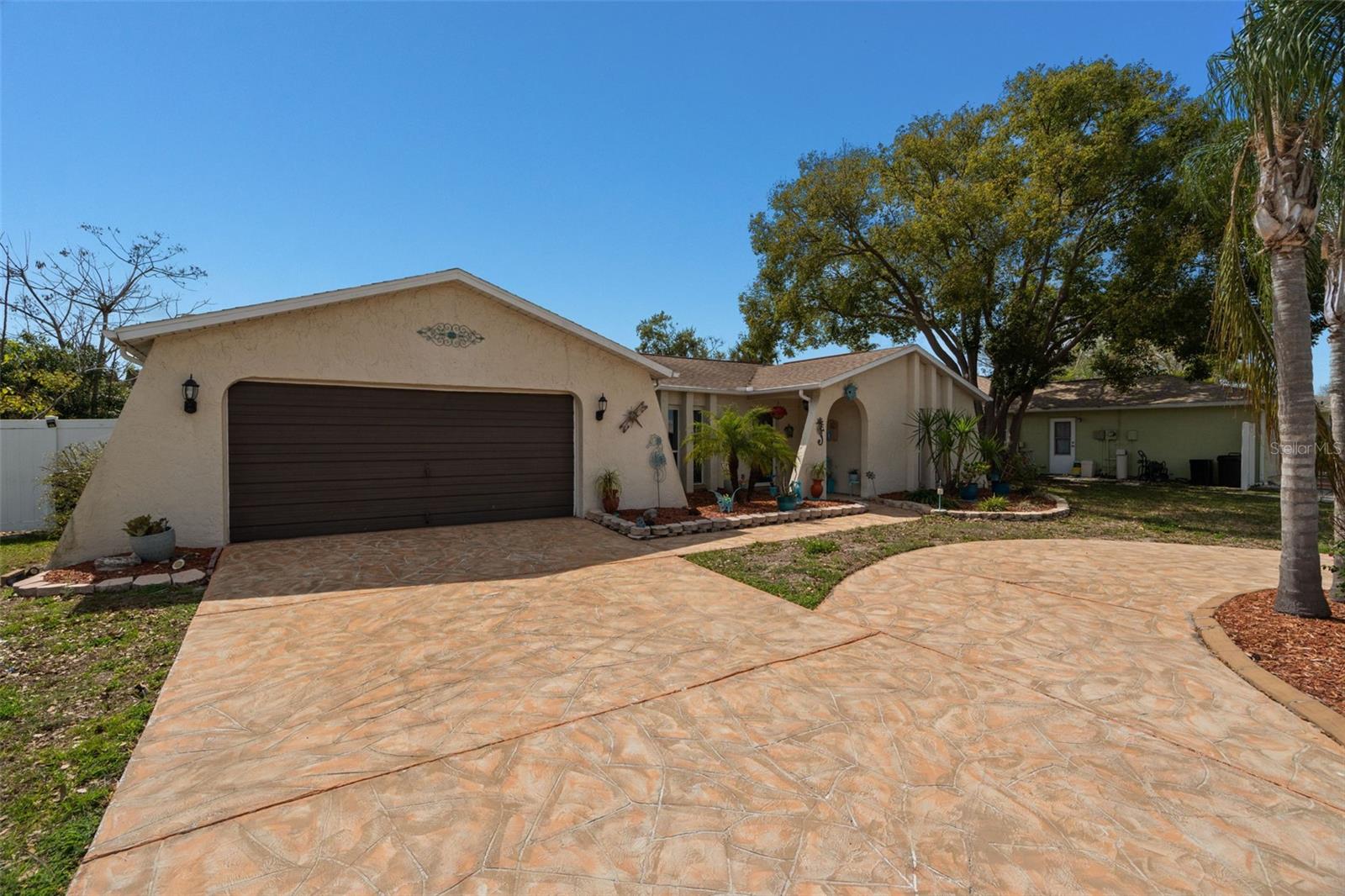 7104 BRAMBLEWOOD DRIVE