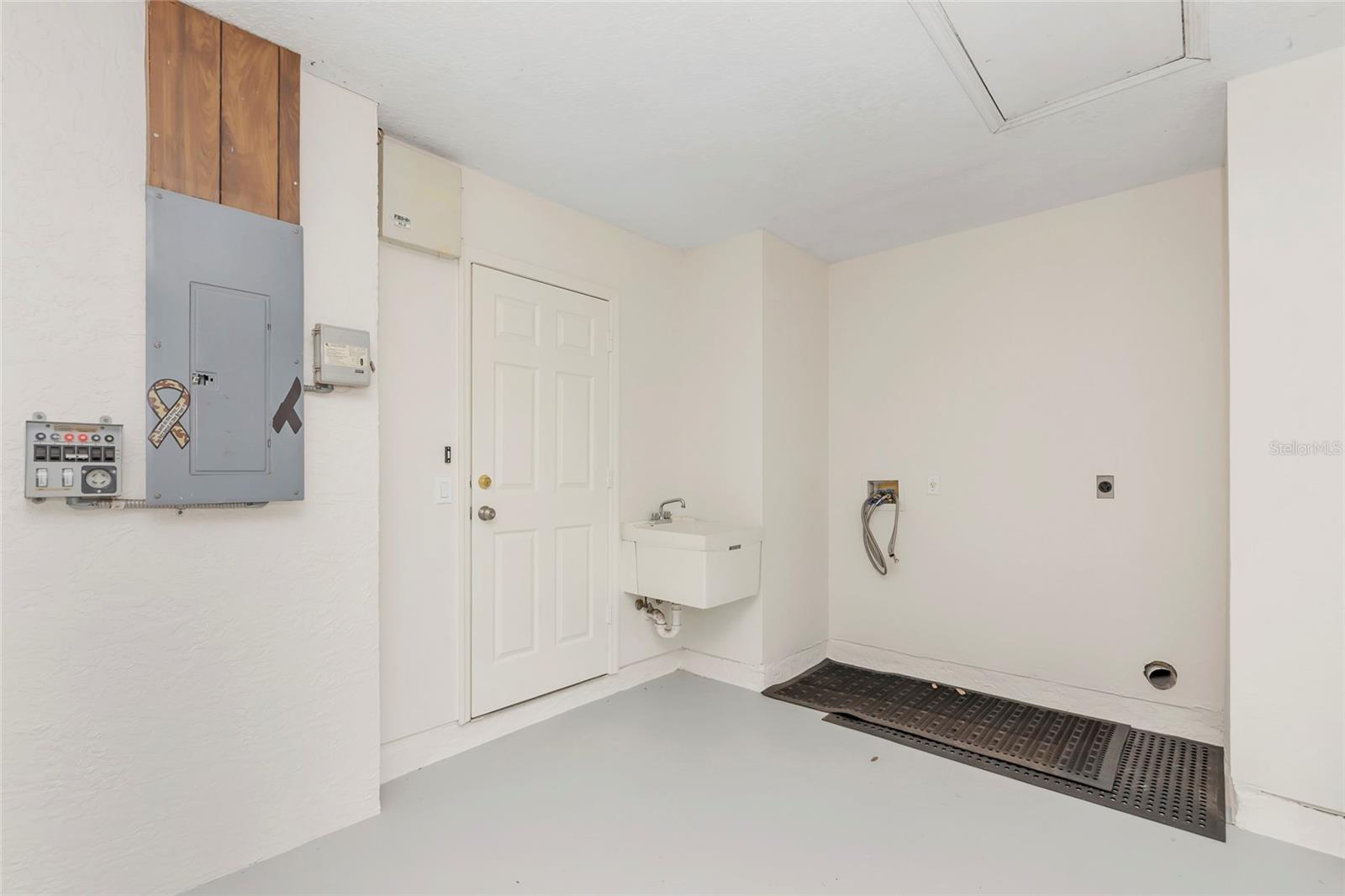 MAGNOLIA MANOR RIVER SEC - Residential