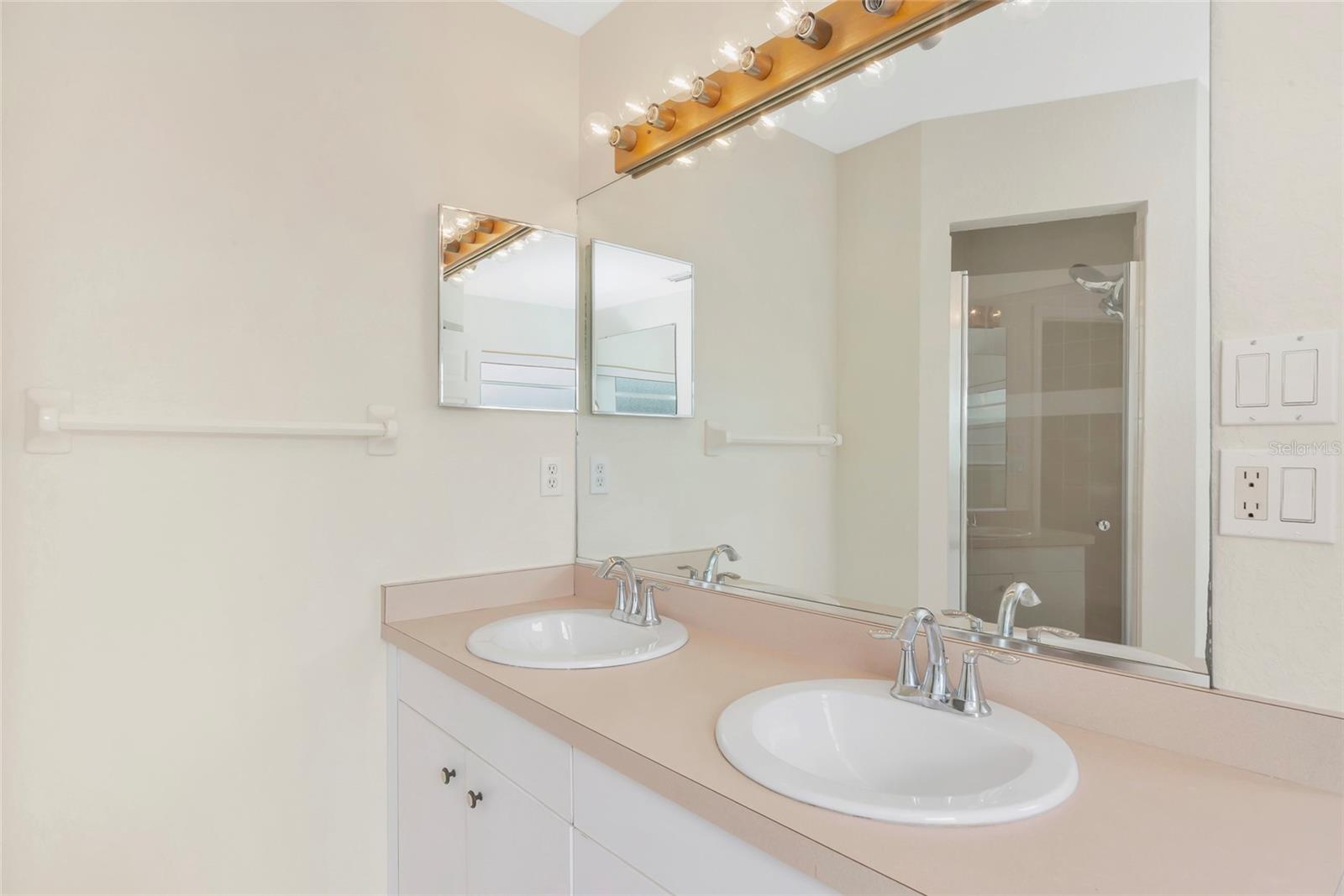 MAGNOLIA MANOR RIVER SEC - Residential