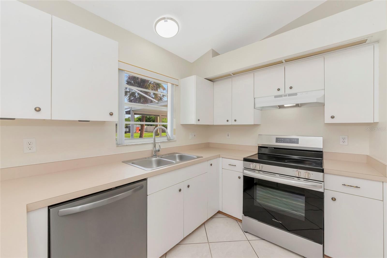 MAGNOLIA MANOR RIVER SEC - Residential