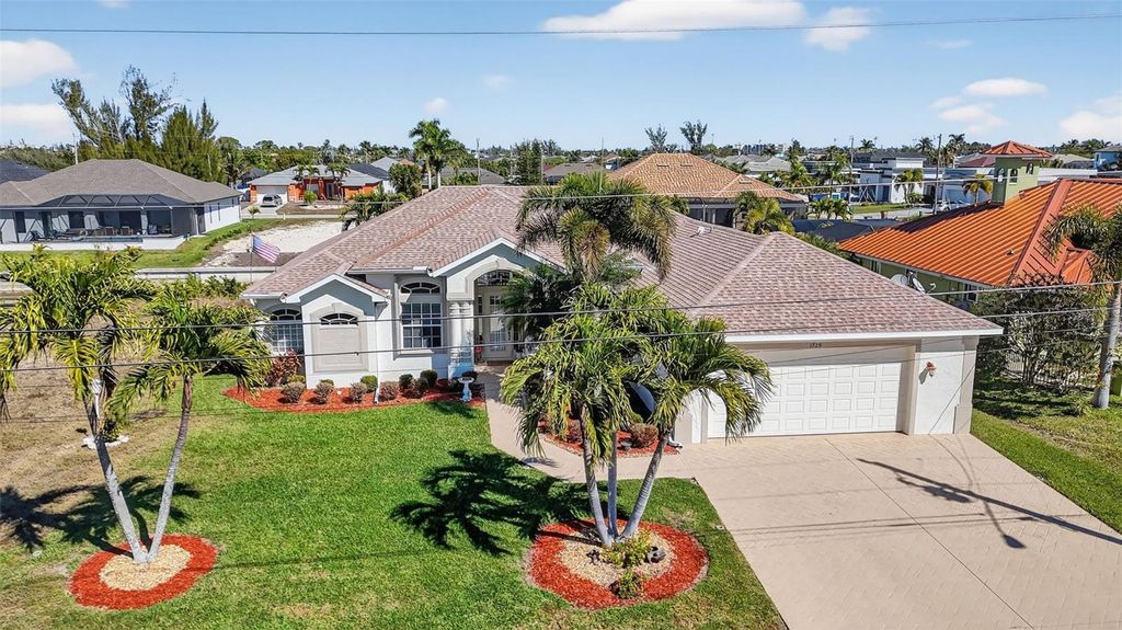 Photo of 1725 SW 29th Terrace, Cape Coral, FL 33914 (MLS # C7523497)