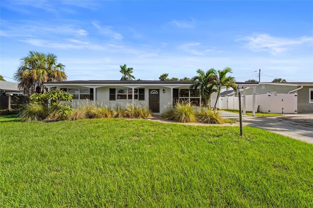 Photo of 2815 Bay Drive, Bradenton, FL 34207 (MLS # A4708085)