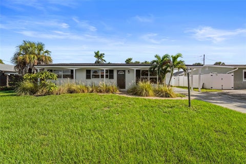 Photo of 2815 Bay Drive, Bradenton, FL 34207 (MLS # A4708085)