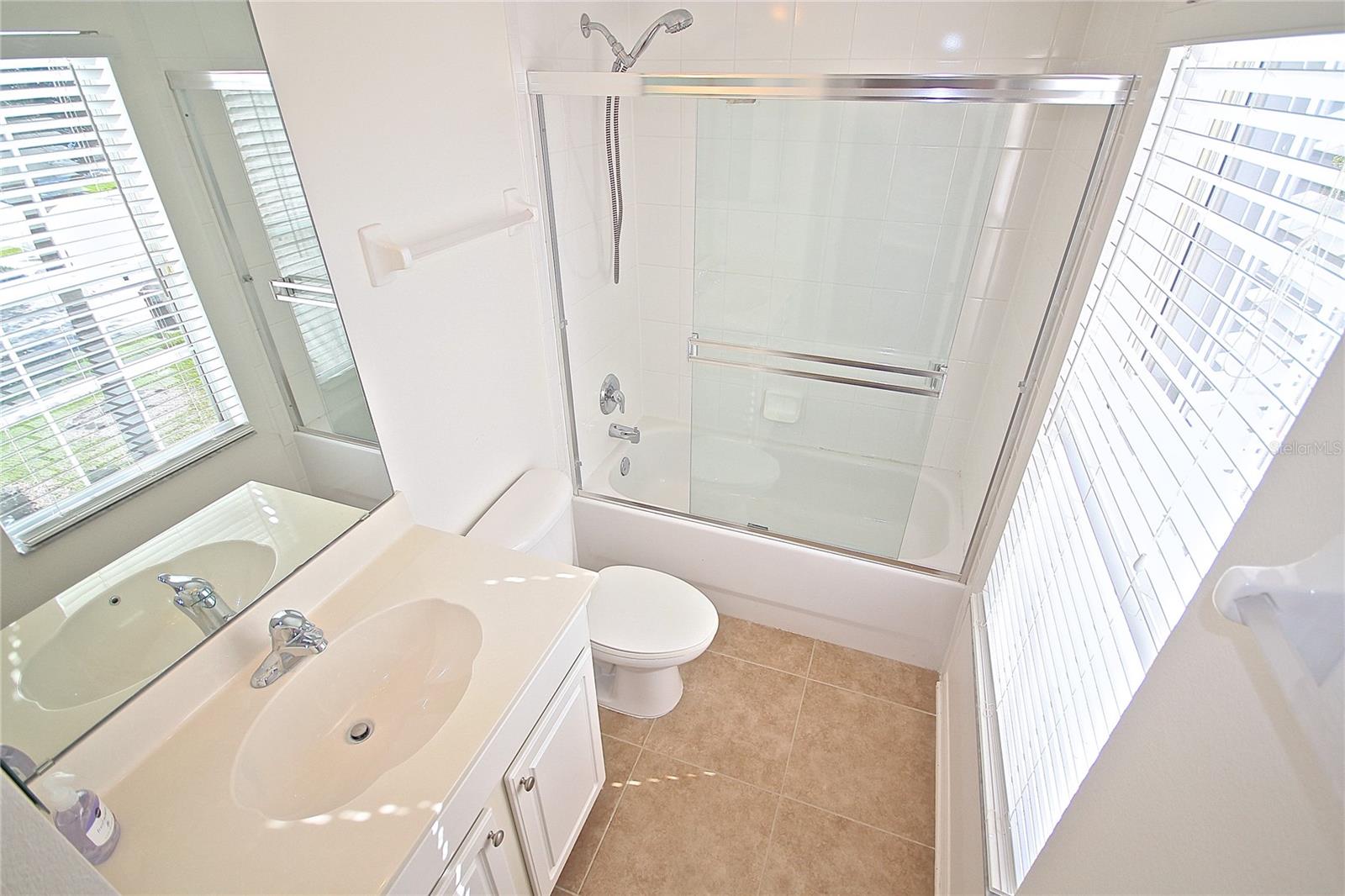 CLUBSIDE POINTE - Residential Lease