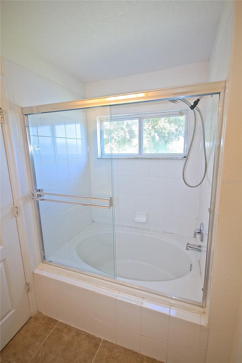 CLUBSIDE POINTE - Residential Lease