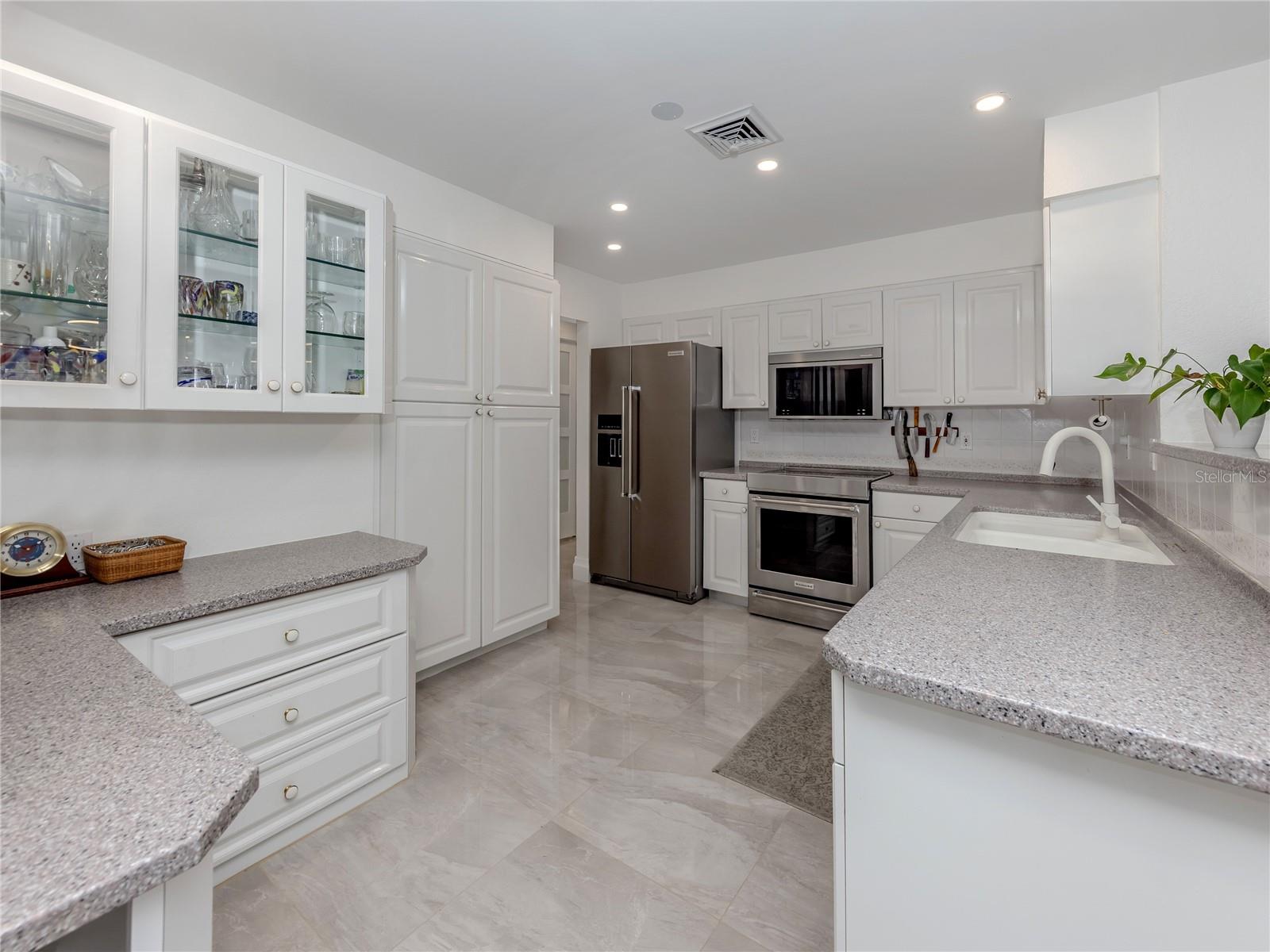 BAYSHORE ESTATES - Residential