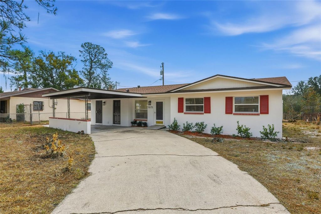 Photo of 1615 SE 15th Avenue, Gainesville, FL 32641 (MLS # GC537507)