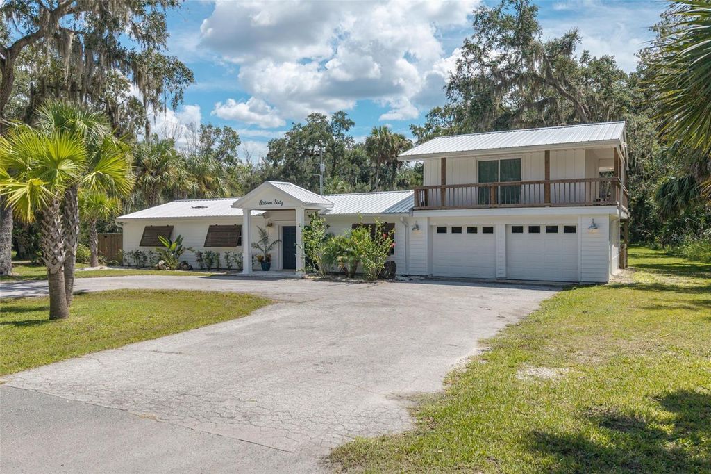 Photo of 1660 NW 19th Street, Crystal River, FL 34428 (MLS # OM708728)
