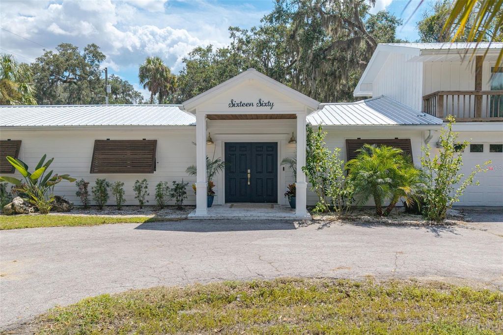 Photo of 1660 NW 19th Street, Crystal River, FL 34428 (MLS # OM708728)