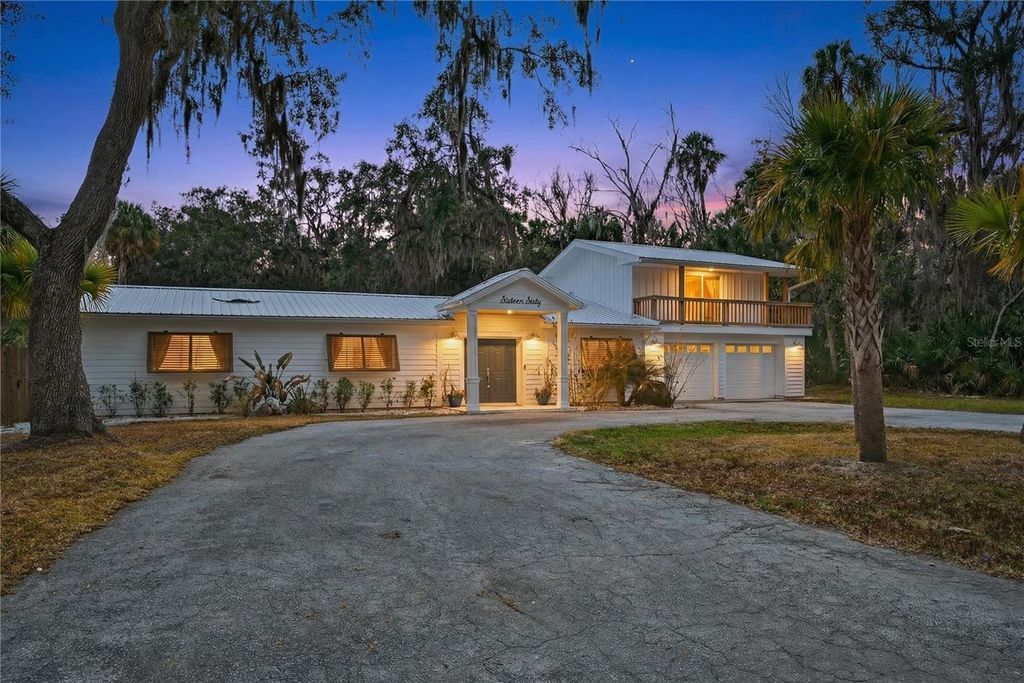 Photo of 1660 NW 19th Street, Crystal River, FL 34428 (MLS # OM708728)