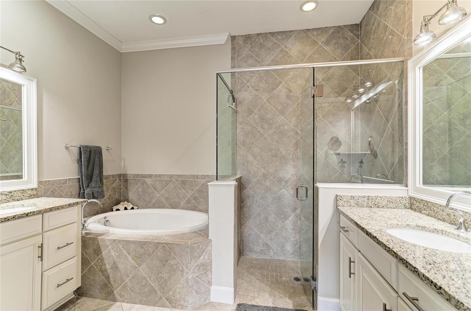 MANGROVE WALK ON HARBOUR ISLE PH 5 - Residential