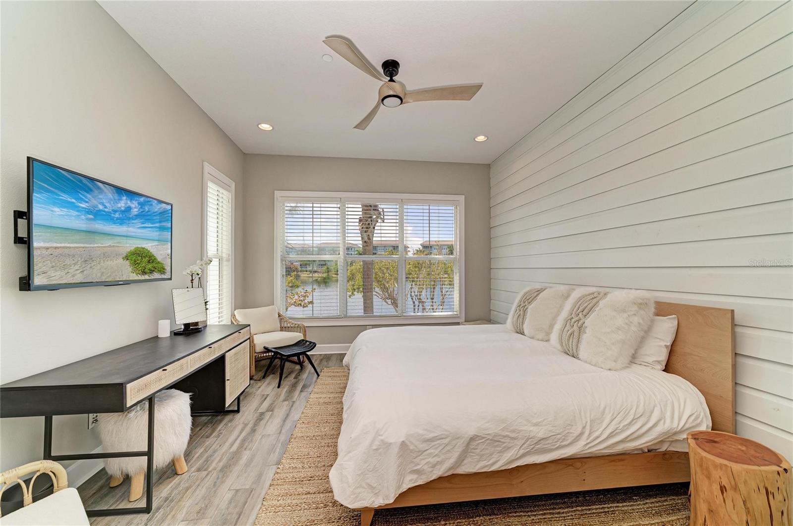 MANGROVE WALK ON HARBOUR ISLE PH 5 - Residential