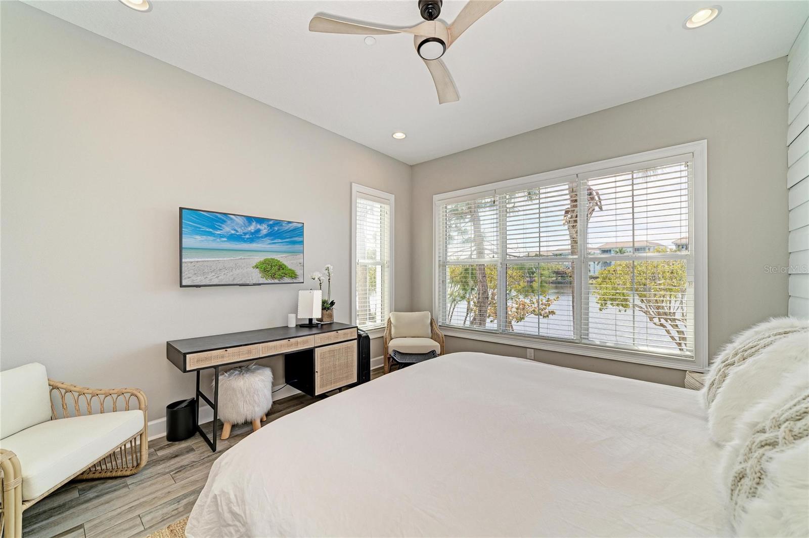 MANGROVE WALK ON HARBOUR ISLE PH 5 - Residential