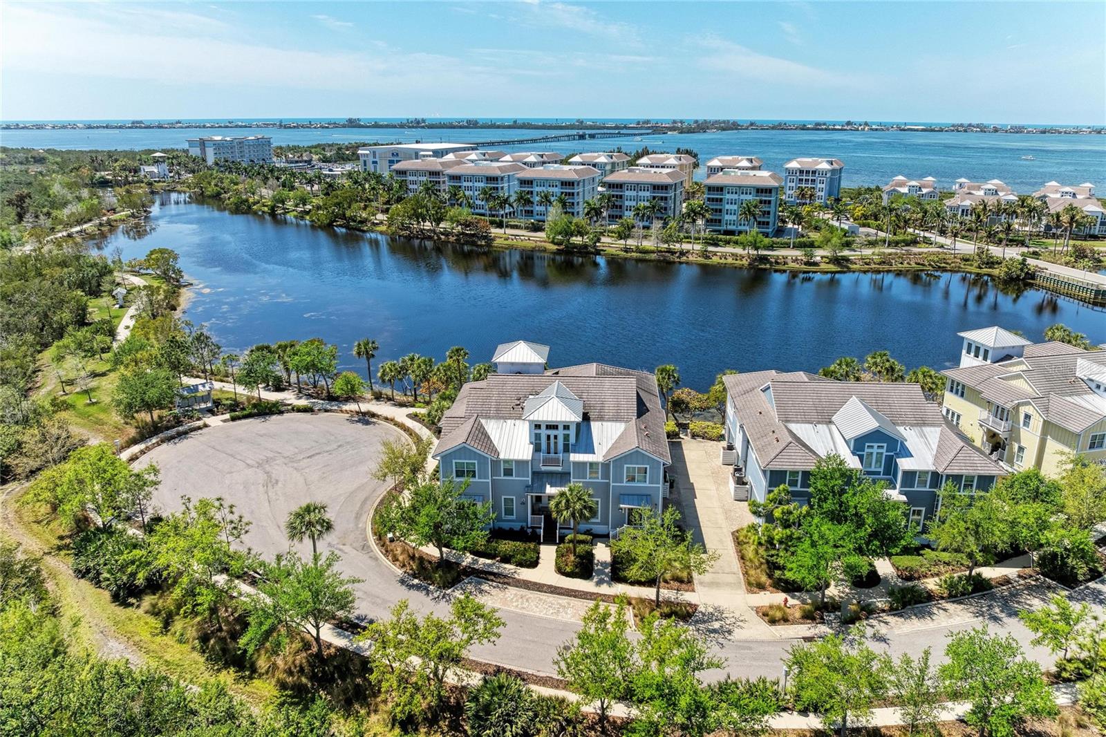 MANGROVE WALK ON HARBOUR ISLE PH 5 - Residential