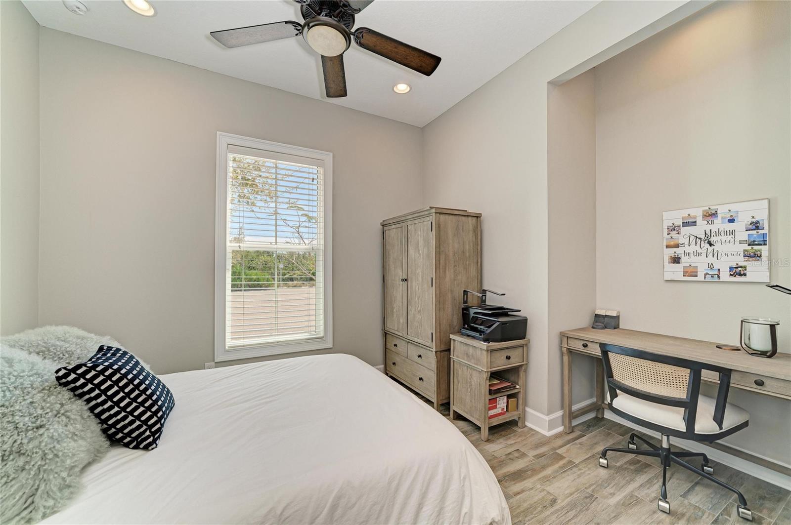 MANGROVE WALK ON HARBOUR ISLE PH 5 - Residential