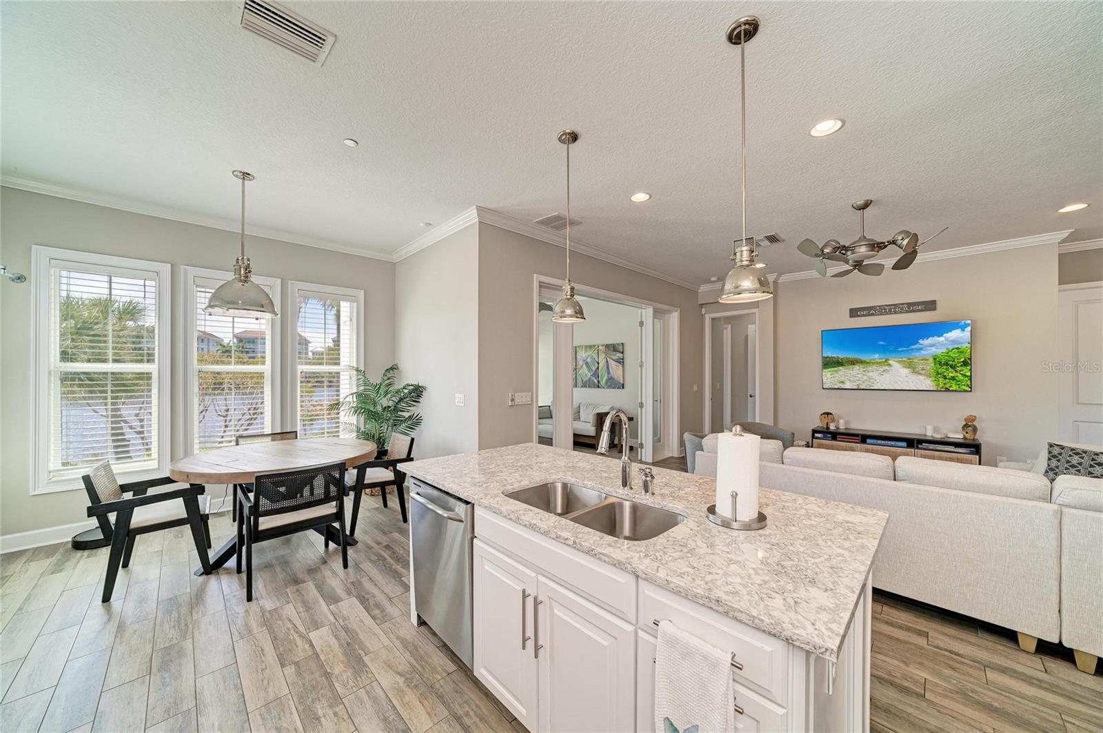 MANGROVE WALK ON HARBOUR ISLE PH 5 - Residential