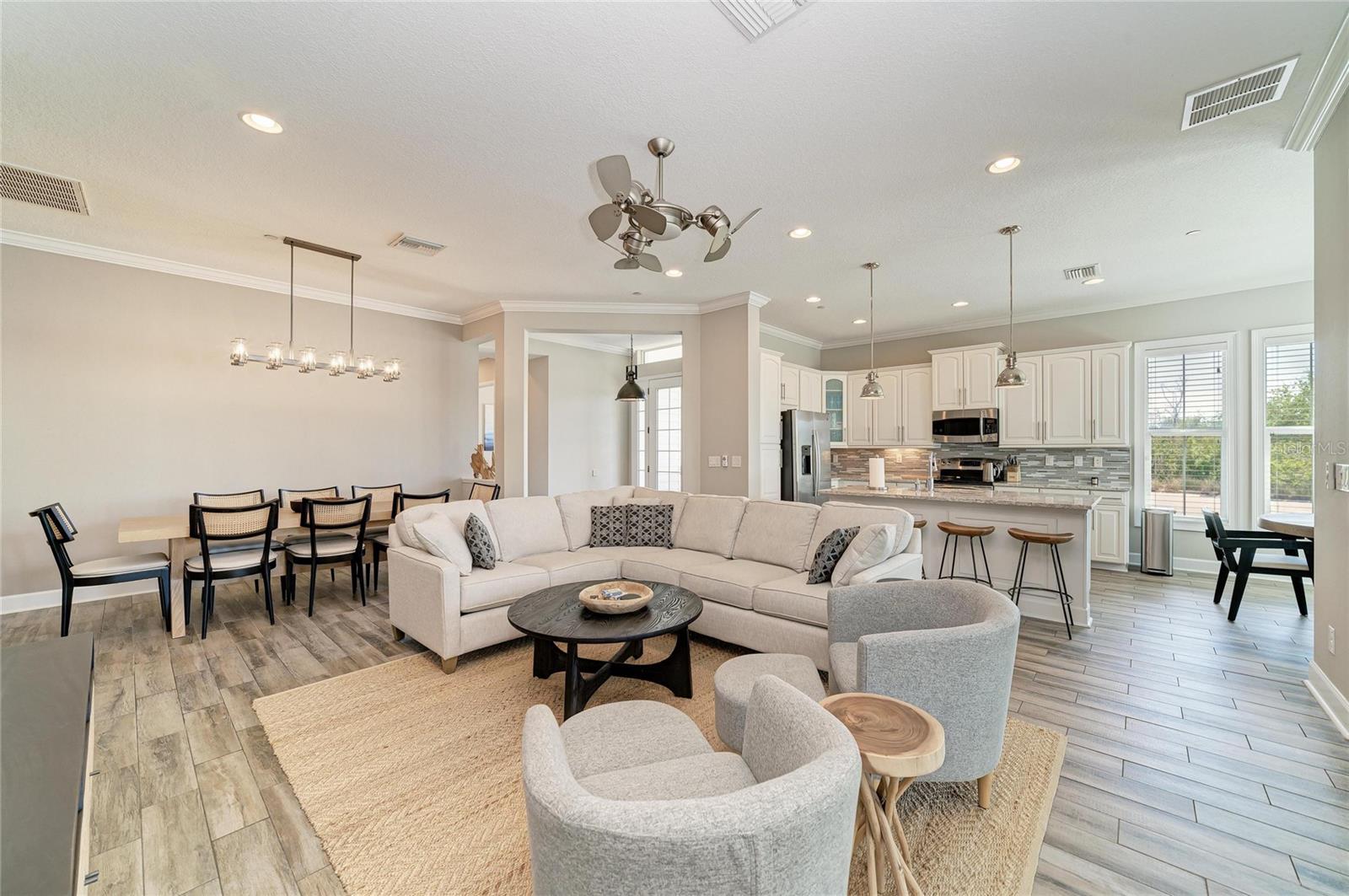 MANGROVE WALK ON HARBOUR ISLE PH 5 - Residential