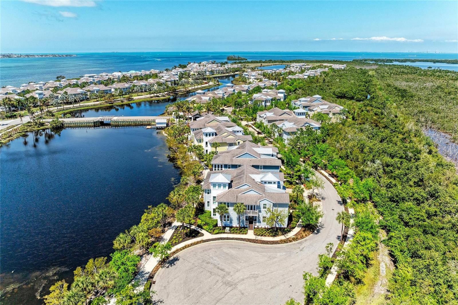 MANGROVE WALK ON HARBOUR ISLE PH 5 - Residential