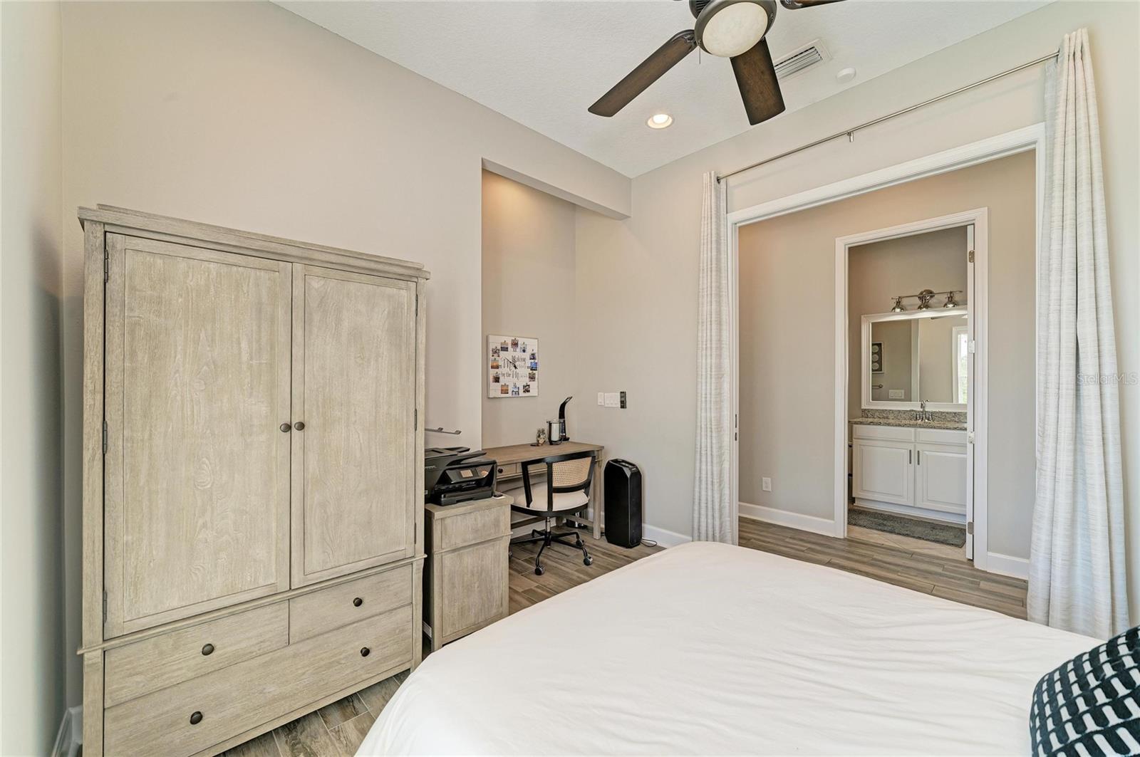 MANGROVE WALK ON HARBOUR ISLE PH 5 - Residential