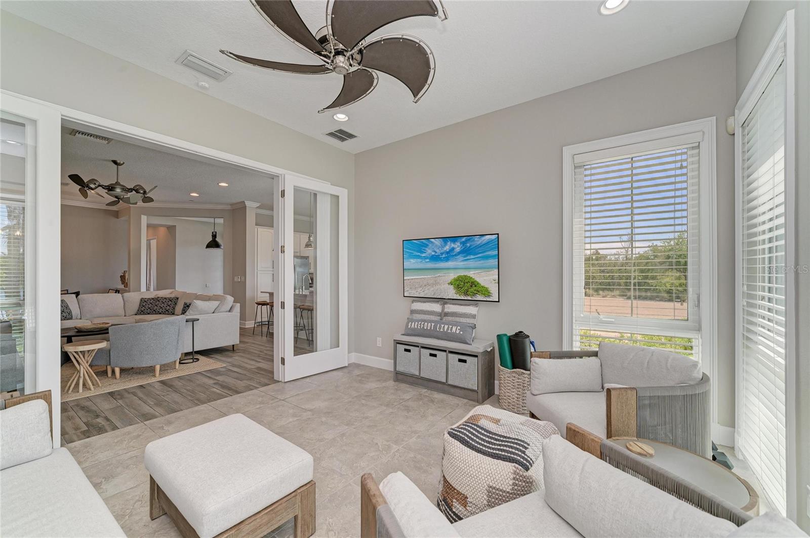 MANGROVE WALK ON HARBOUR ISLE PH 5 - Residential