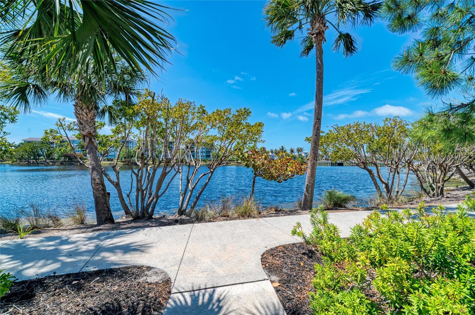 MANGROVE WALK ON HARBOUR ISLE PH 5 - Residential