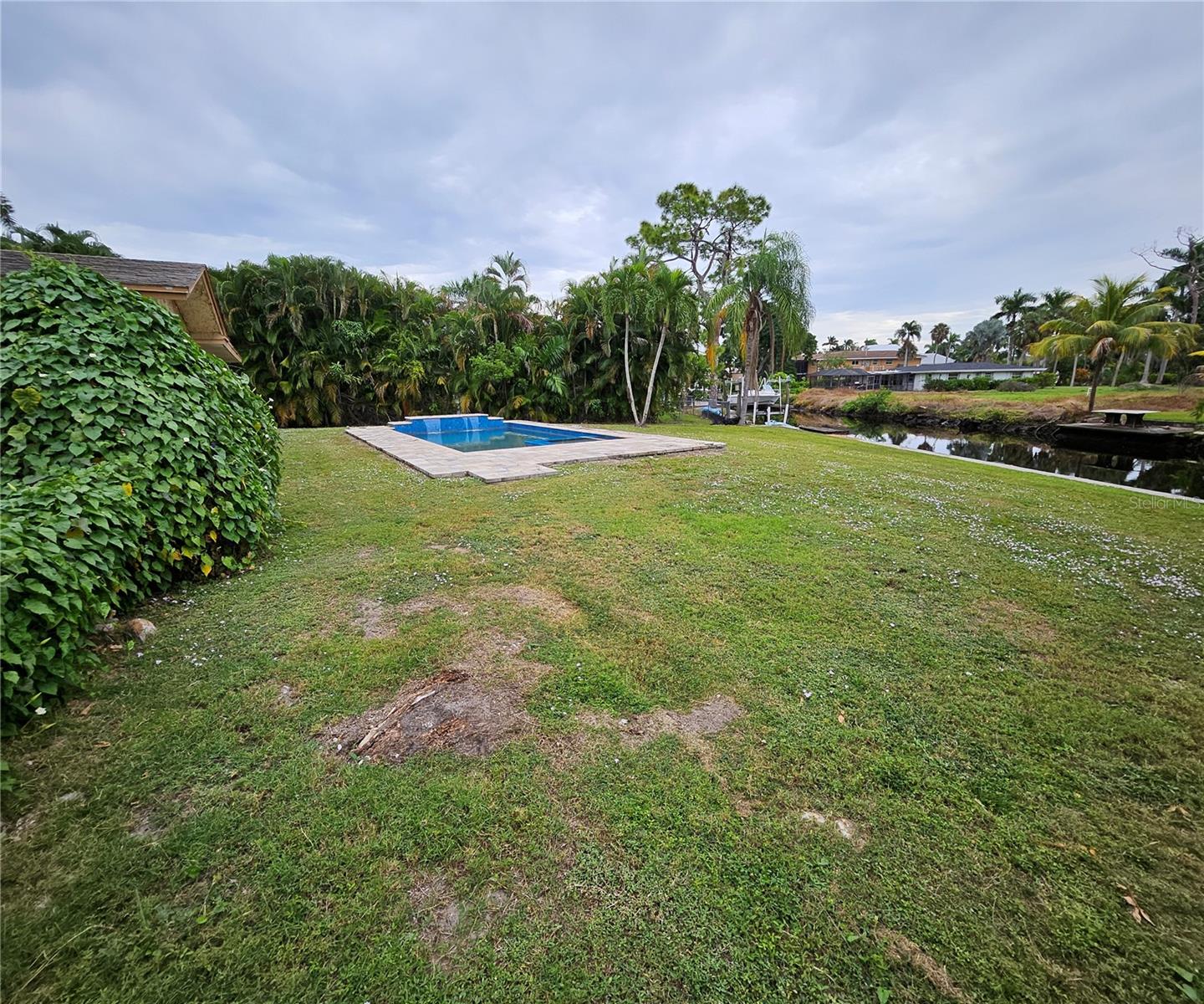 RIVER MANOR - Residential Lease