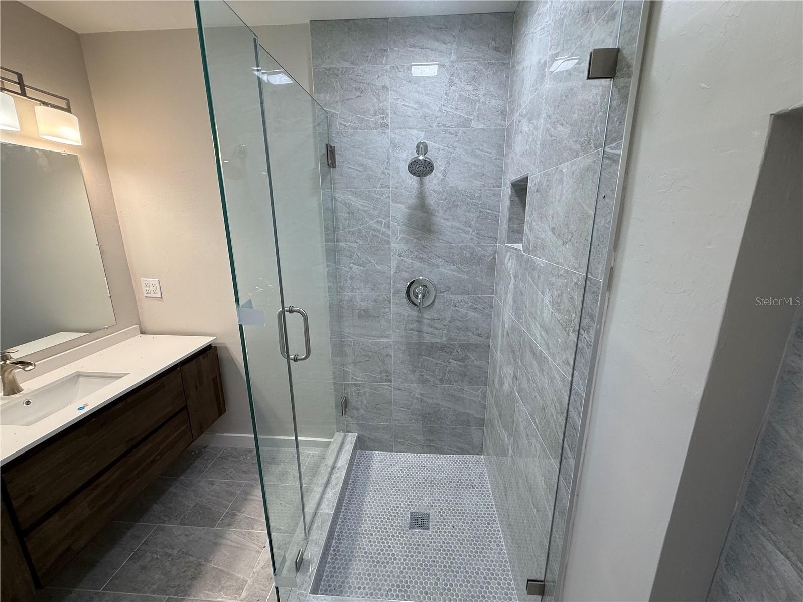 RIVER MANOR - Residential Lease