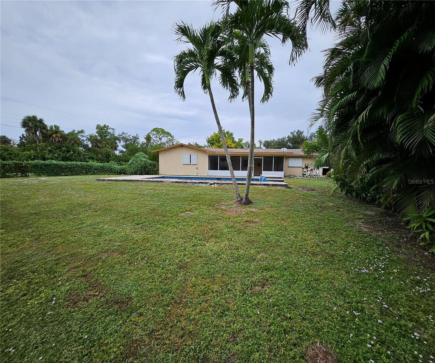 RIVER MANOR - Residential Lease