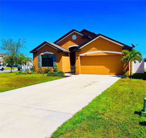 A home in PALMETTO