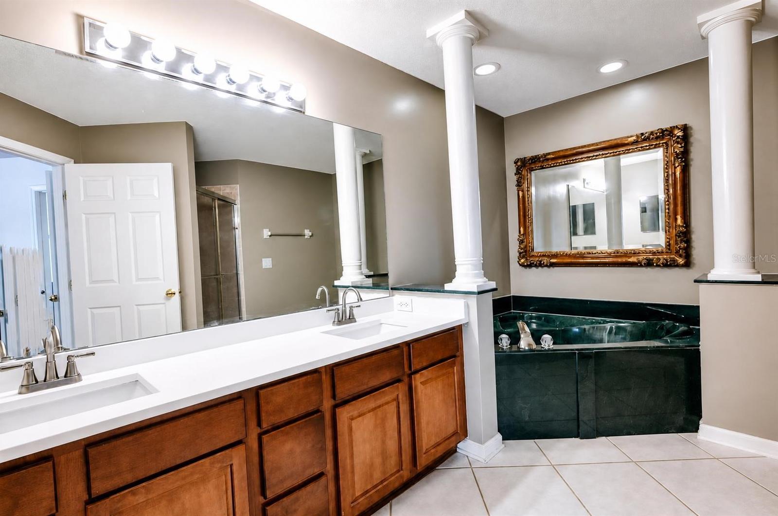 PHILLIPS BAY CONDO PH 6 - Residential