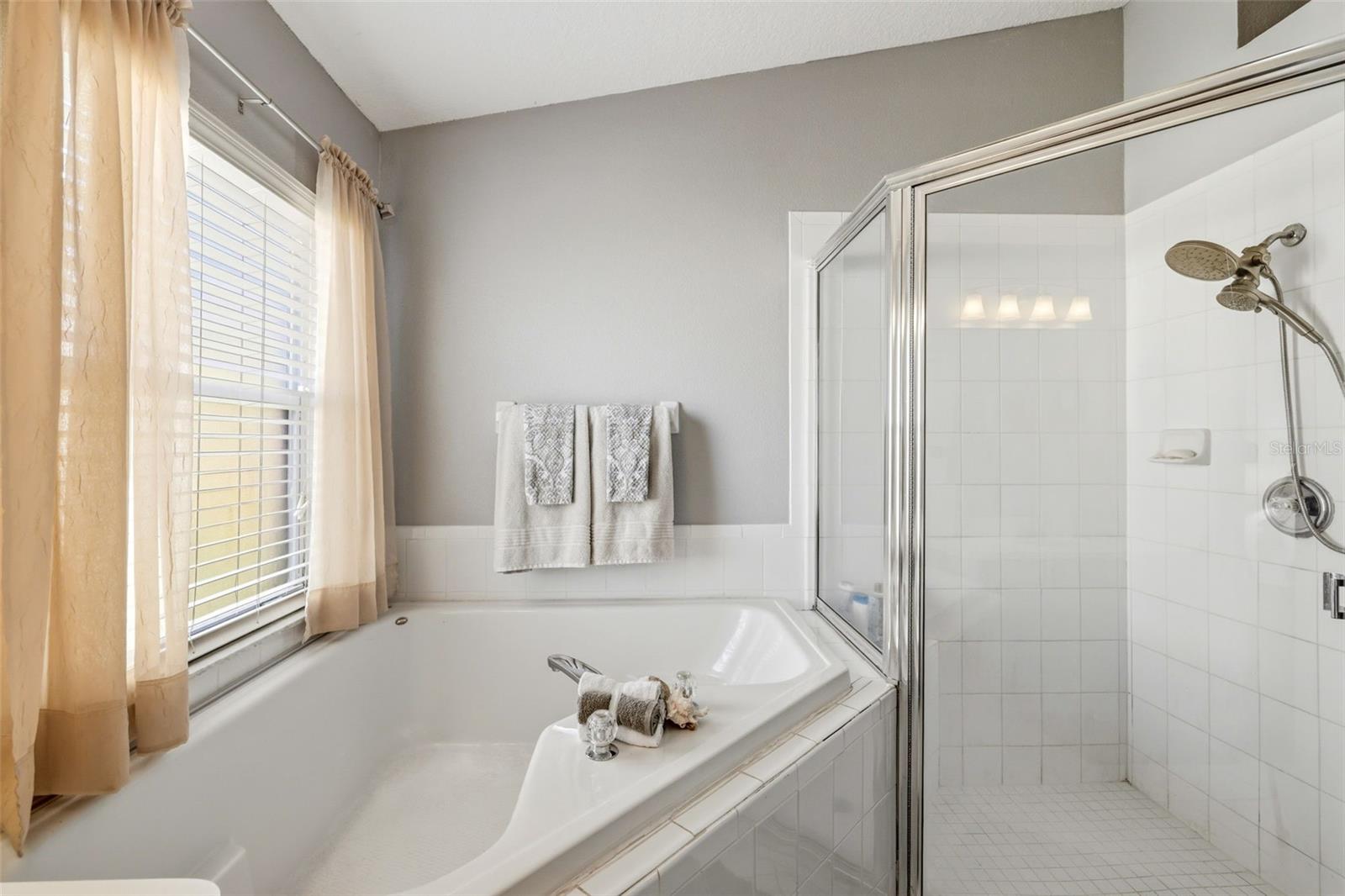 HUNTERS LAKE PH 01 - Residential