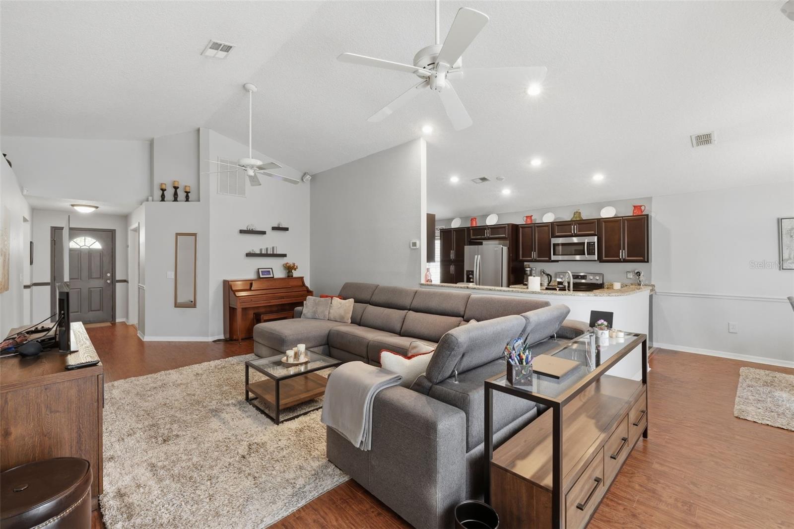 HUNTERS LAKE PH 01 - Residential