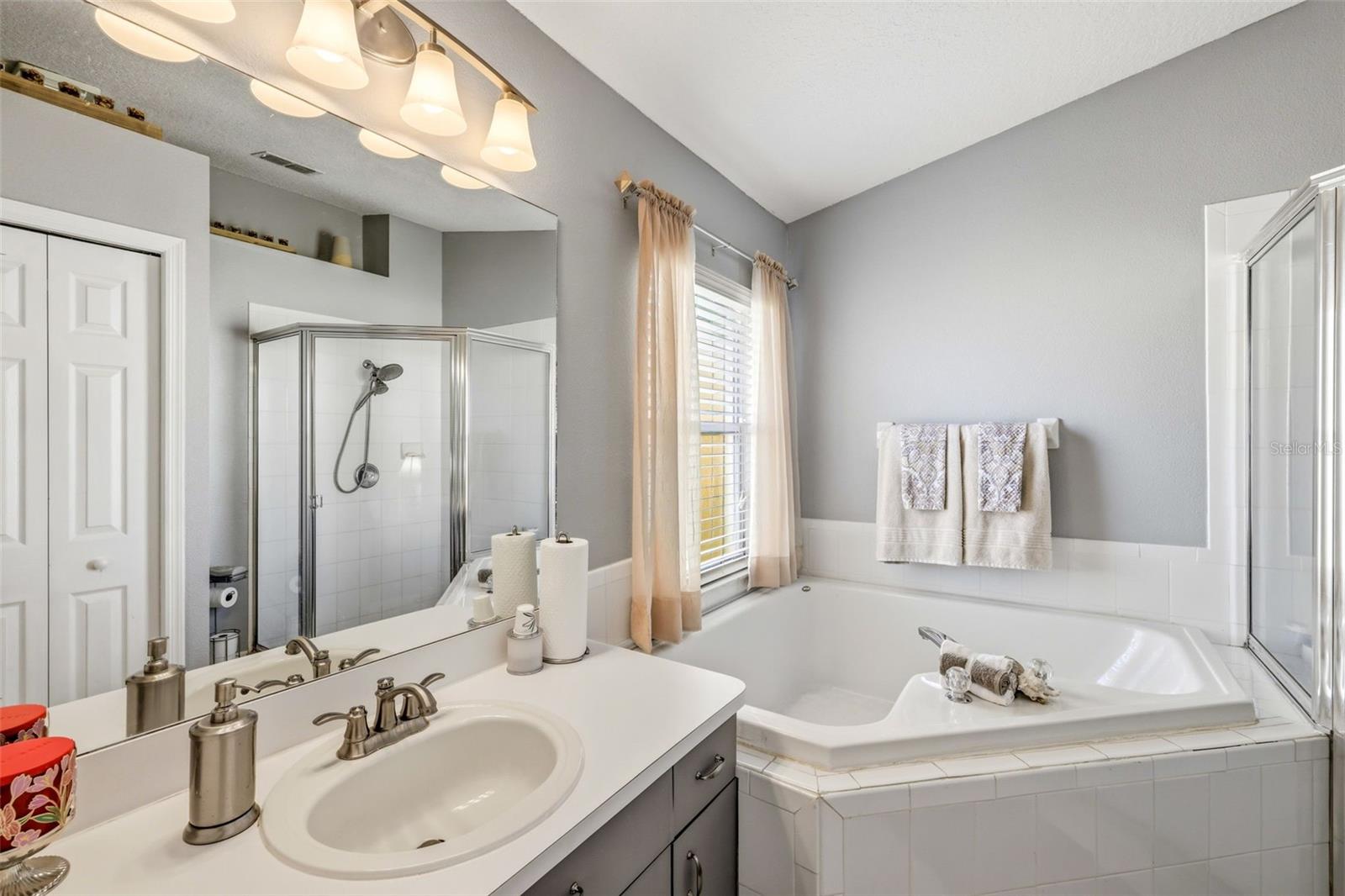 HUNTERS LAKE PH 01 - Residential