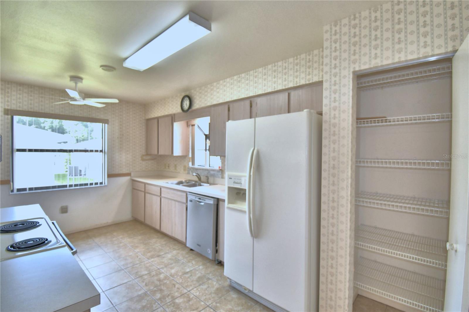 COLONNADES PH 02 - Residential