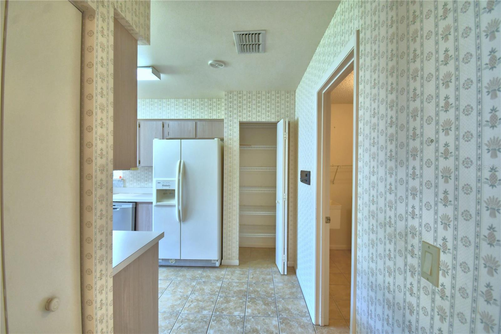 COLONNADES PH 02 - Residential