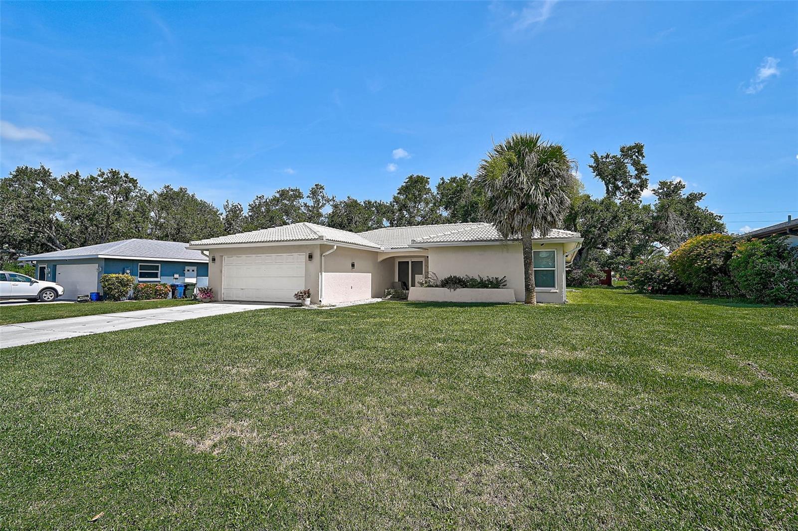 903 E SHANNON COURT