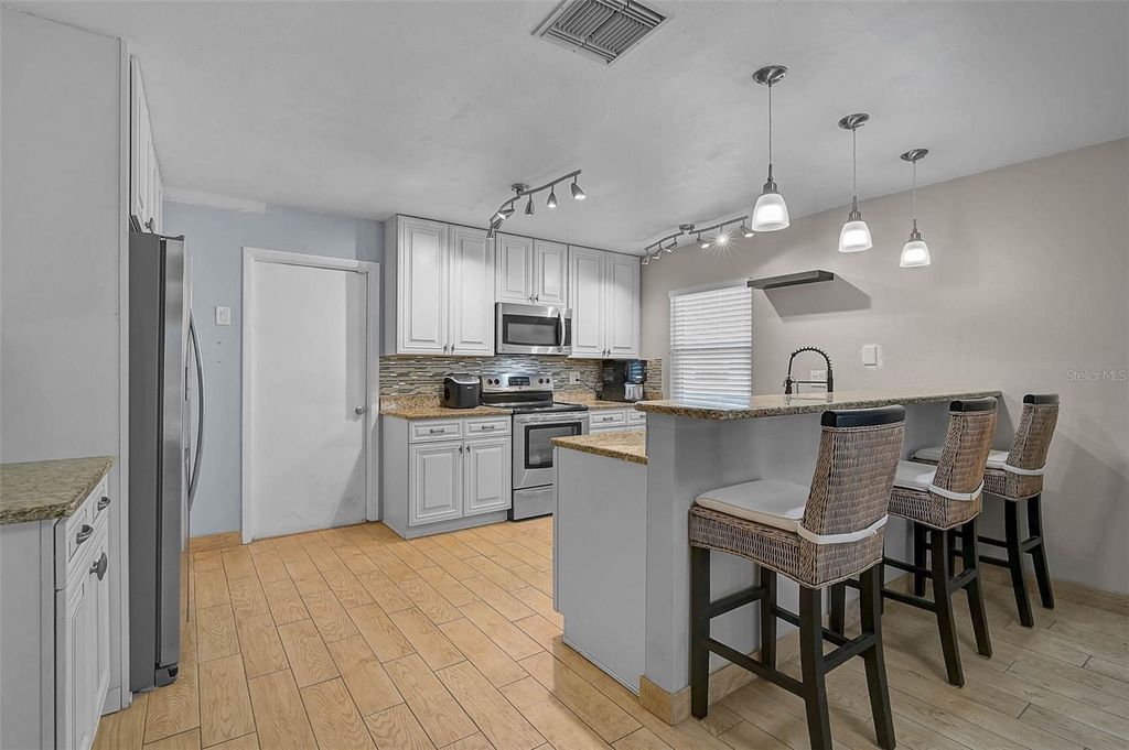 Photo of 903 E Shannon Court, Venice, FL 34293 (MLS # N6139486)