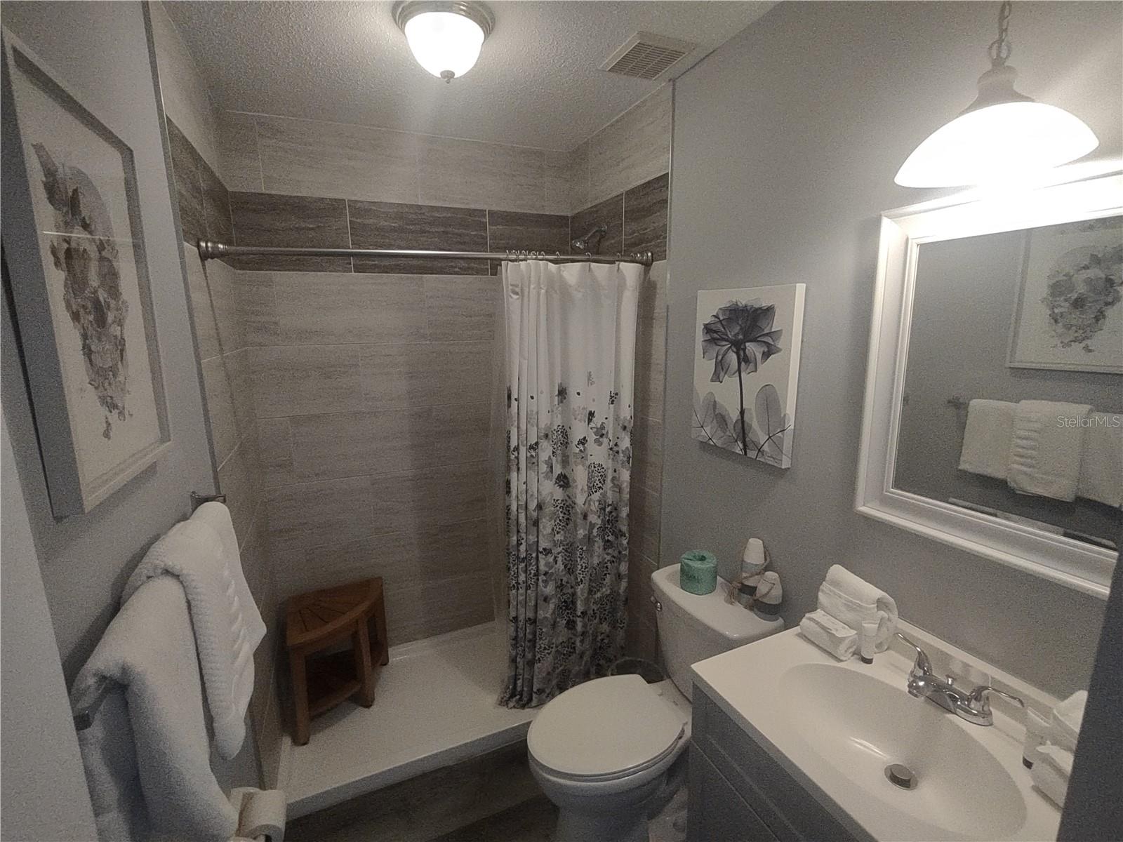 TOWNHOUSES IN THE CAY - Residential