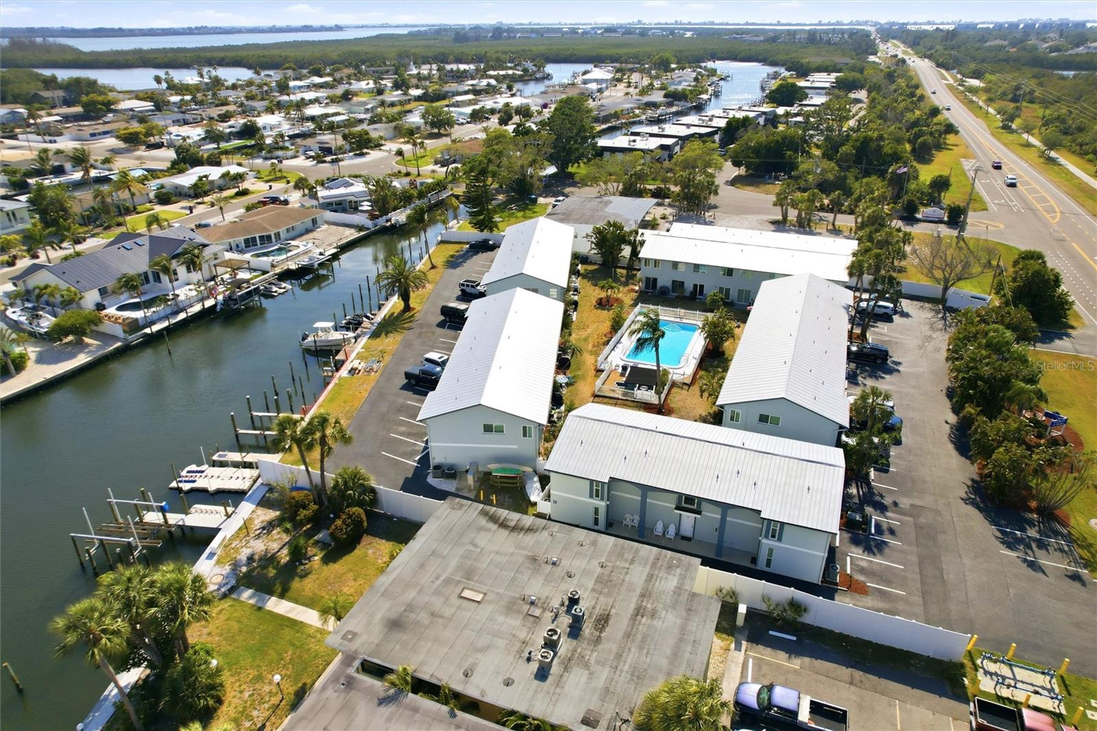 TOWNHOUSES IN THE CAY - Residential