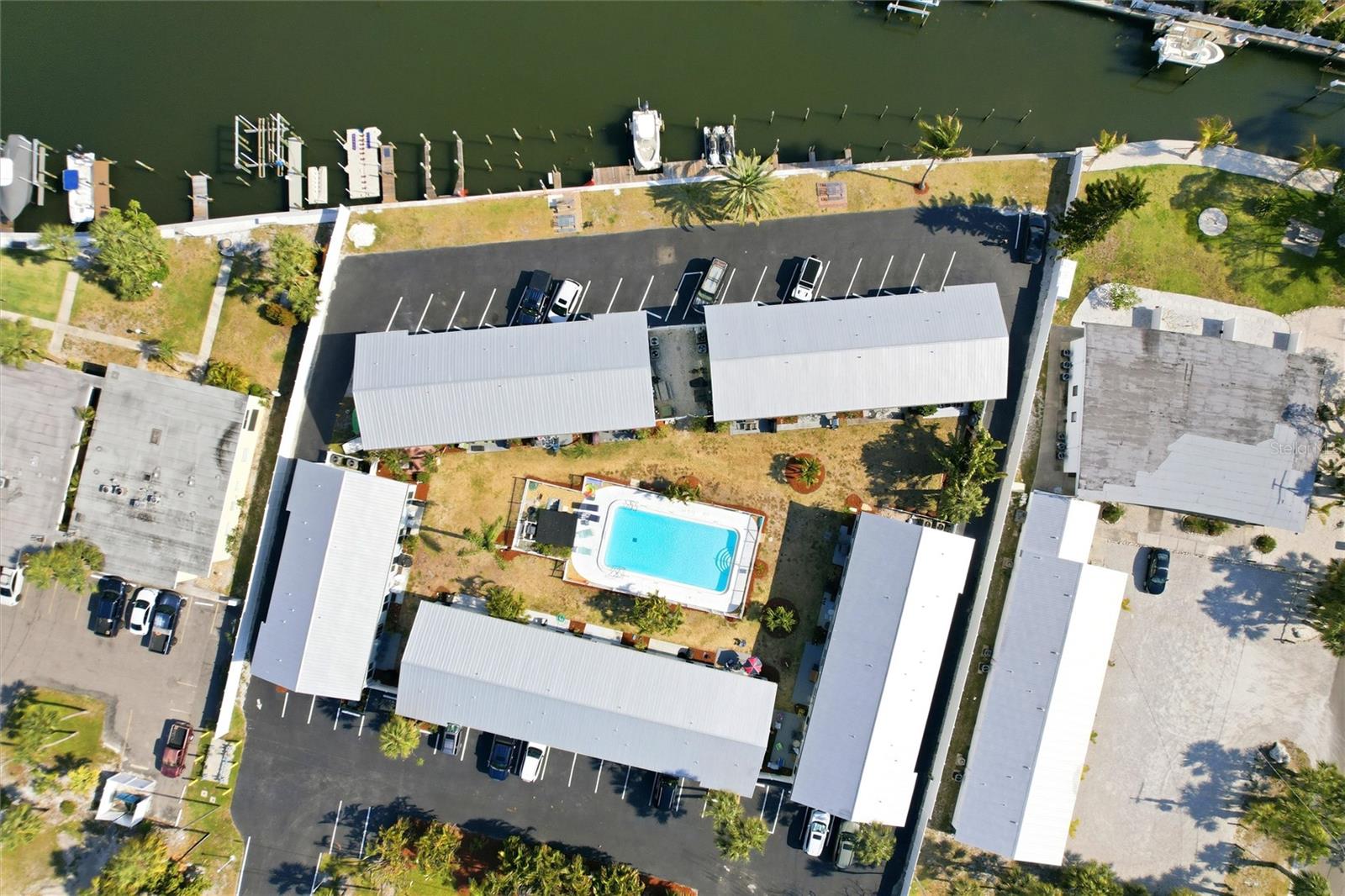 TOWNHOUSES IN THE CAY - Residential