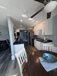 TOWNHOUSES IN THE CAY - Residential