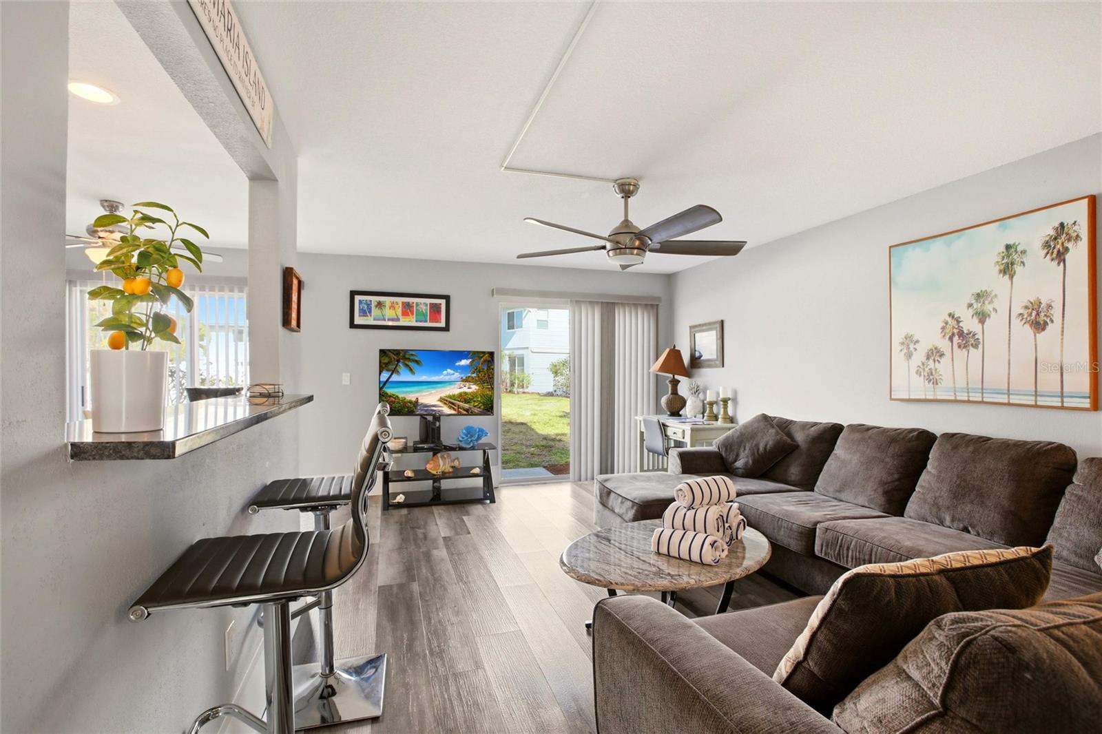 TOWNHOUSES IN THE CAY - Residential