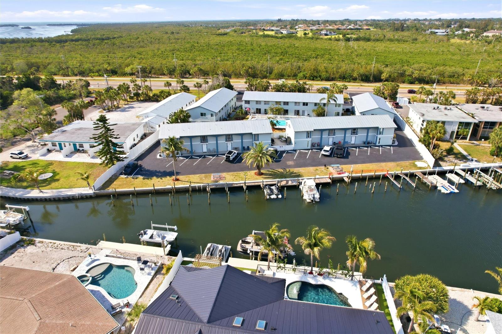 TOWNHOUSES IN THE CAY - Residential