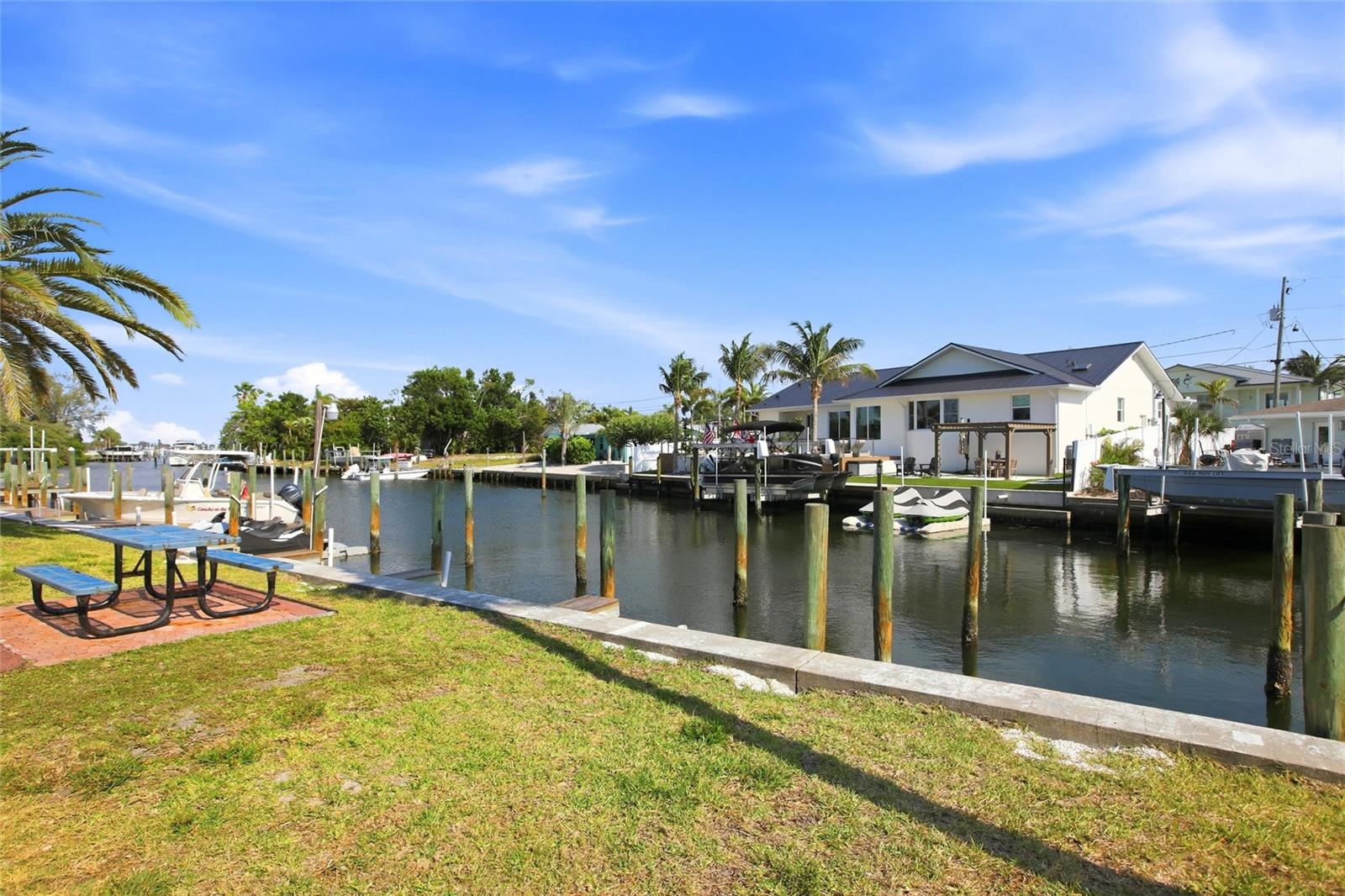 TOWNHOUSES IN THE CAY - Residential