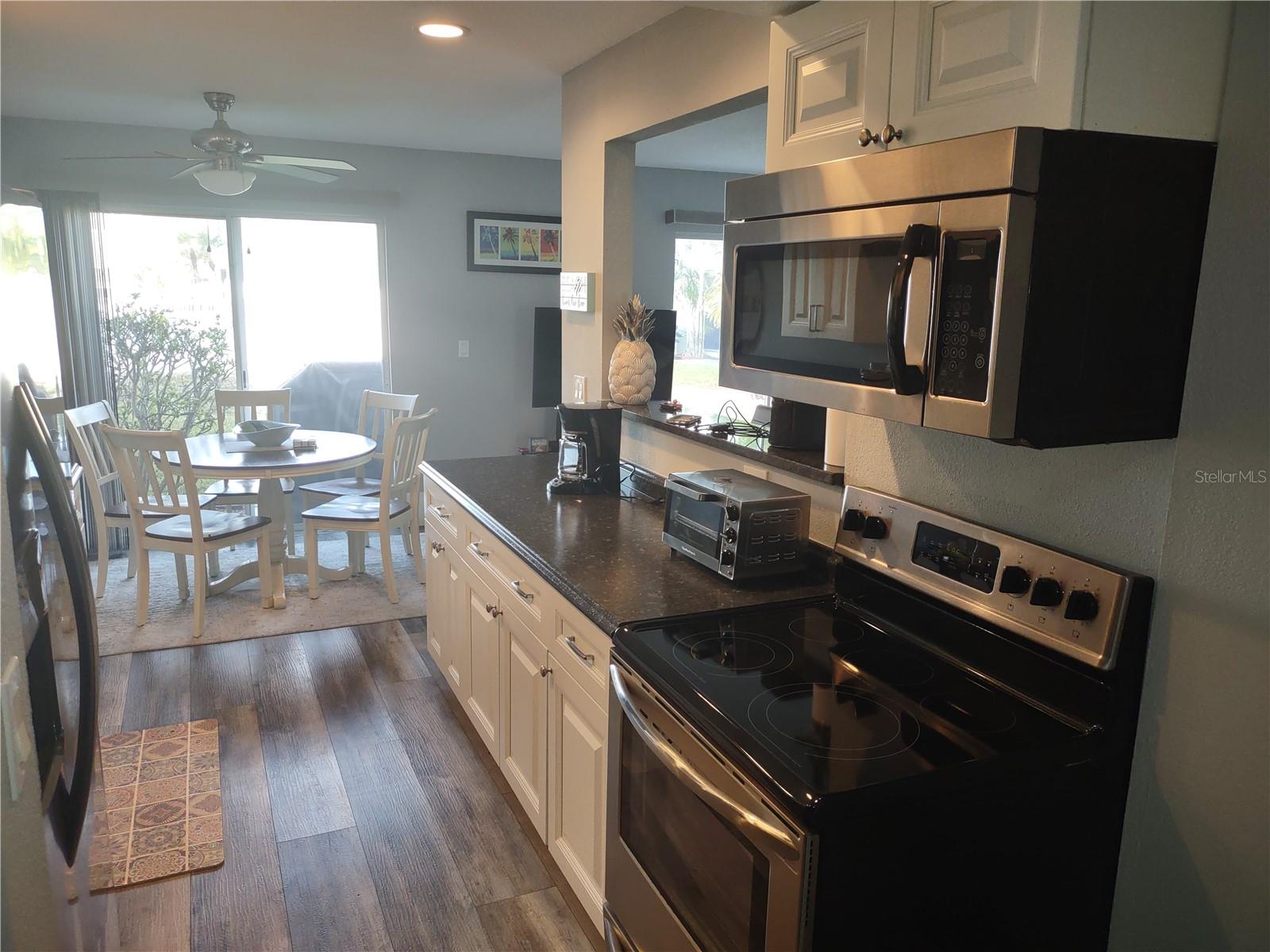 TOWNHOUSES IN THE CAY - Residential