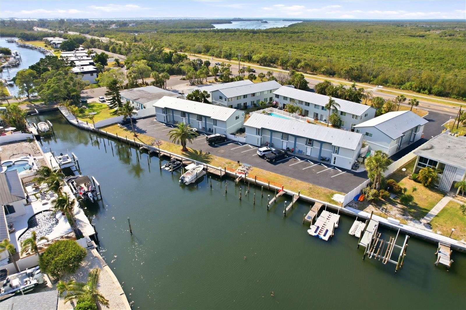 TOWNHOUSES IN THE CAY - Residential