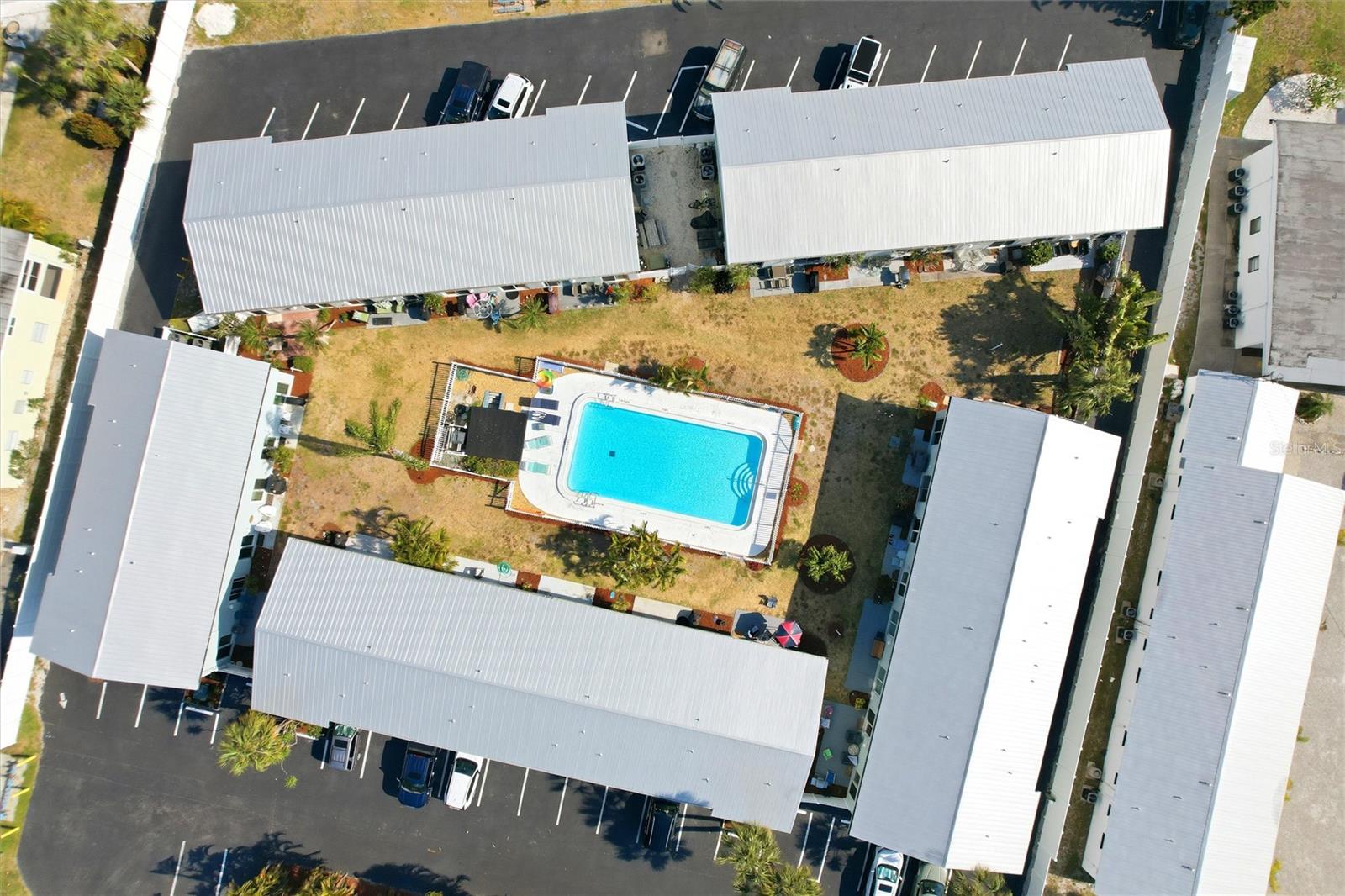 TOWNHOUSES IN THE CAY - Residential