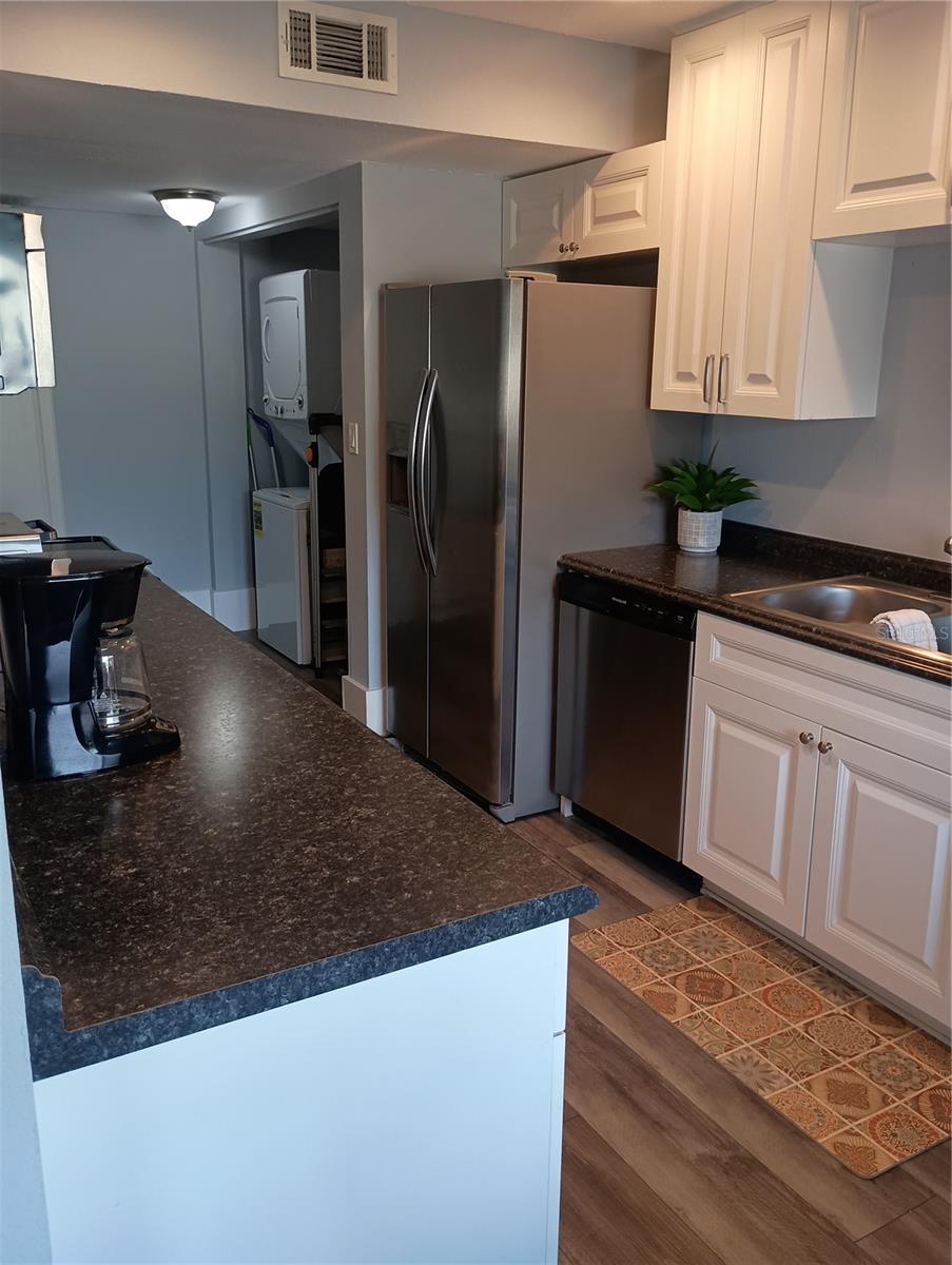 TOWNHOUSES IN THE CAY - Residential