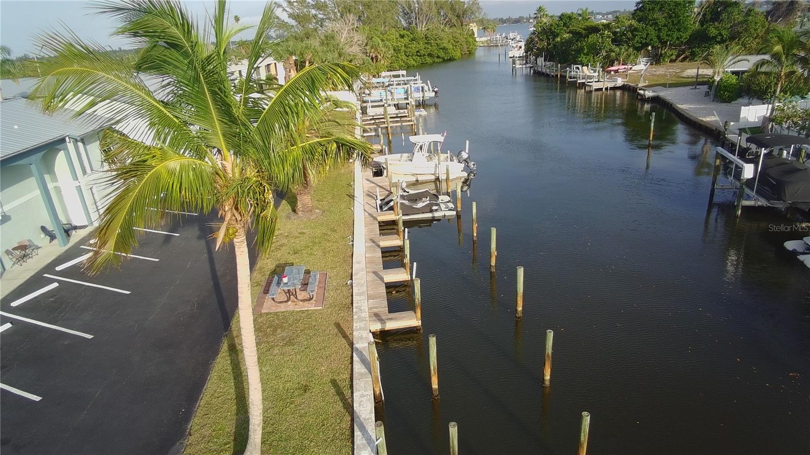 TOWNHOUSES IN THE CAY - Residential
