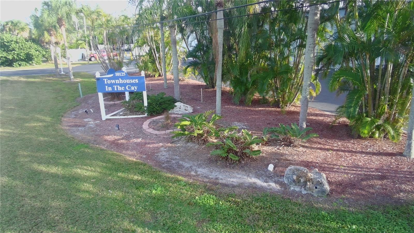 TOWNHOUSES IN THE CAY - Residential